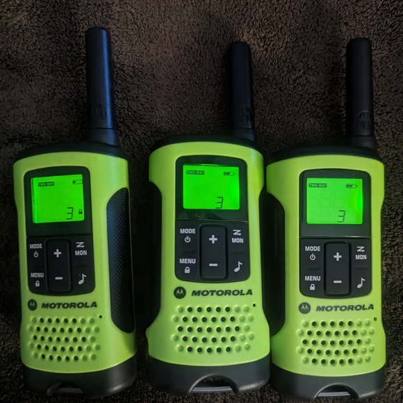Pack of 3 MOTOROLA lime green Walkie Talkies. Brand New 🆕 w/o box 🚫📦 - Picture 6 of 8